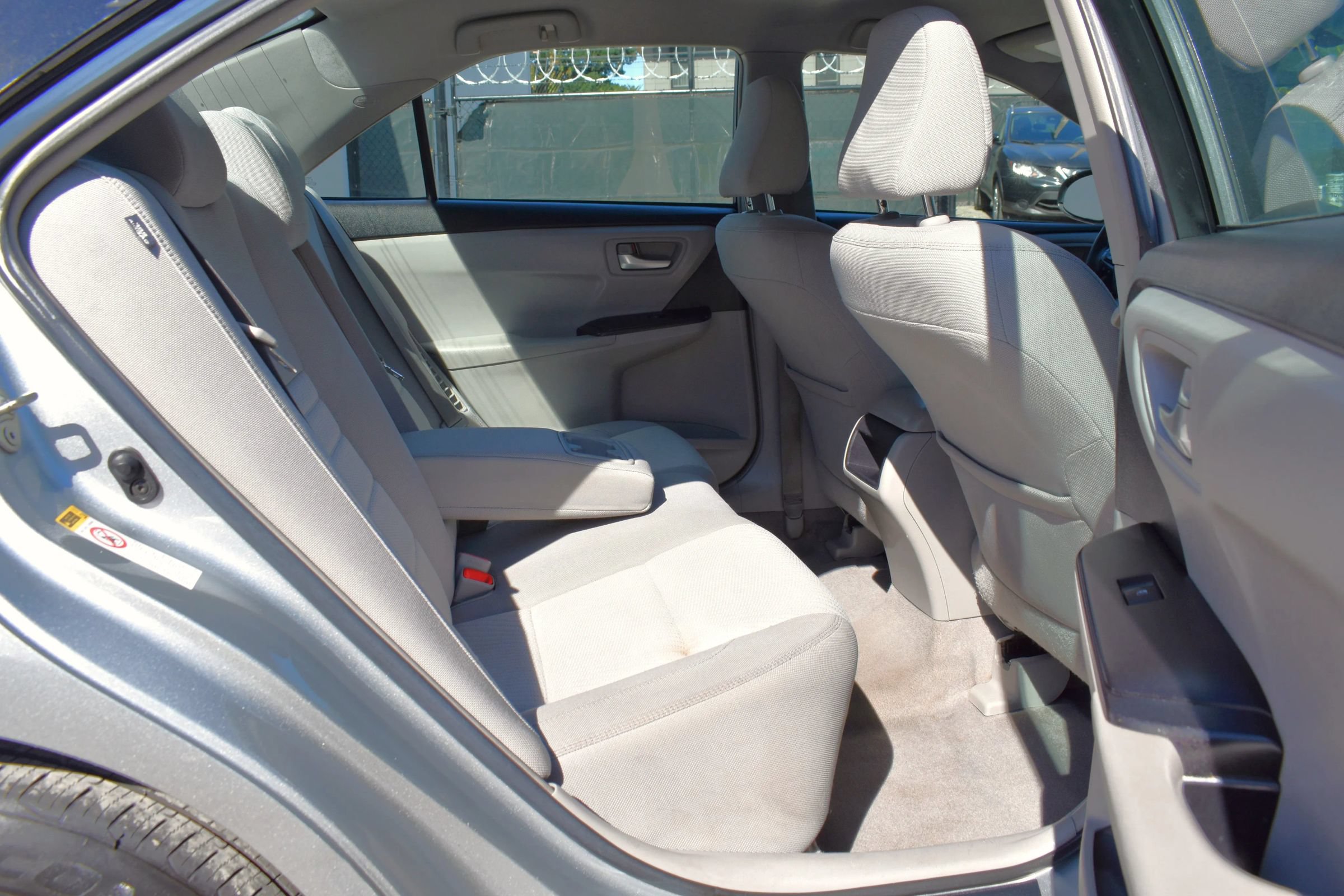 Used 2016 Toyota Camry LE FWD image 28