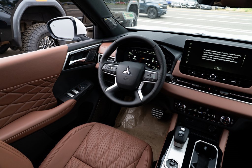 New 2025 Mitsubishi Outlander SEL image 9