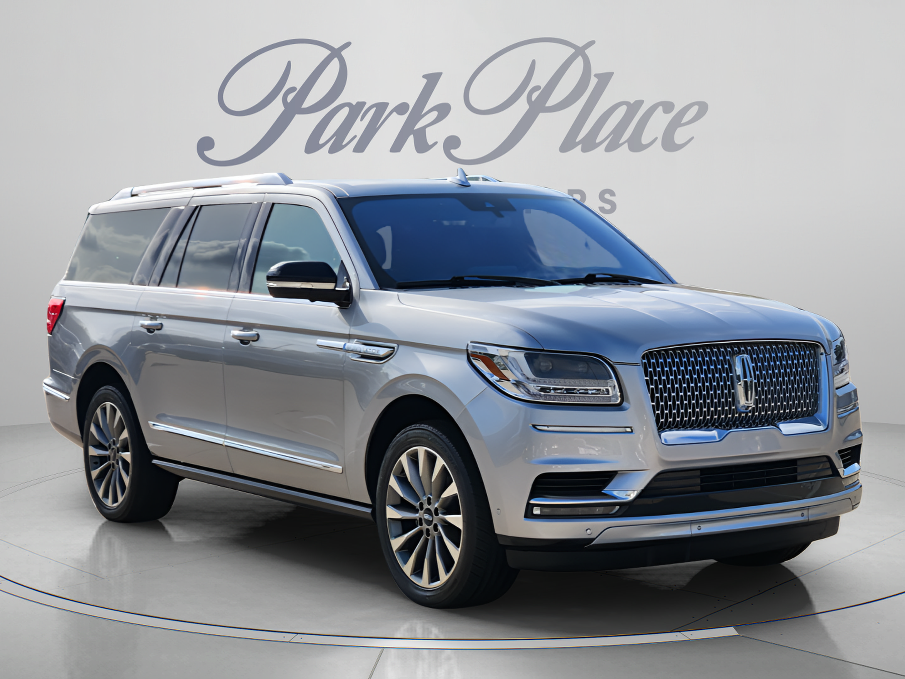 Used 2020 Lincoln Navigator L Reserve w/ Luxury Package RWD image 4