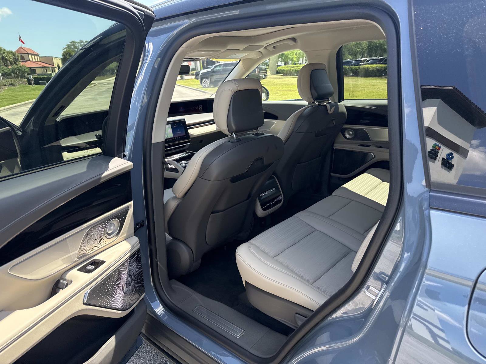 Used 2025 Lincoln Nautilus Reserve AWD/4WD image 14