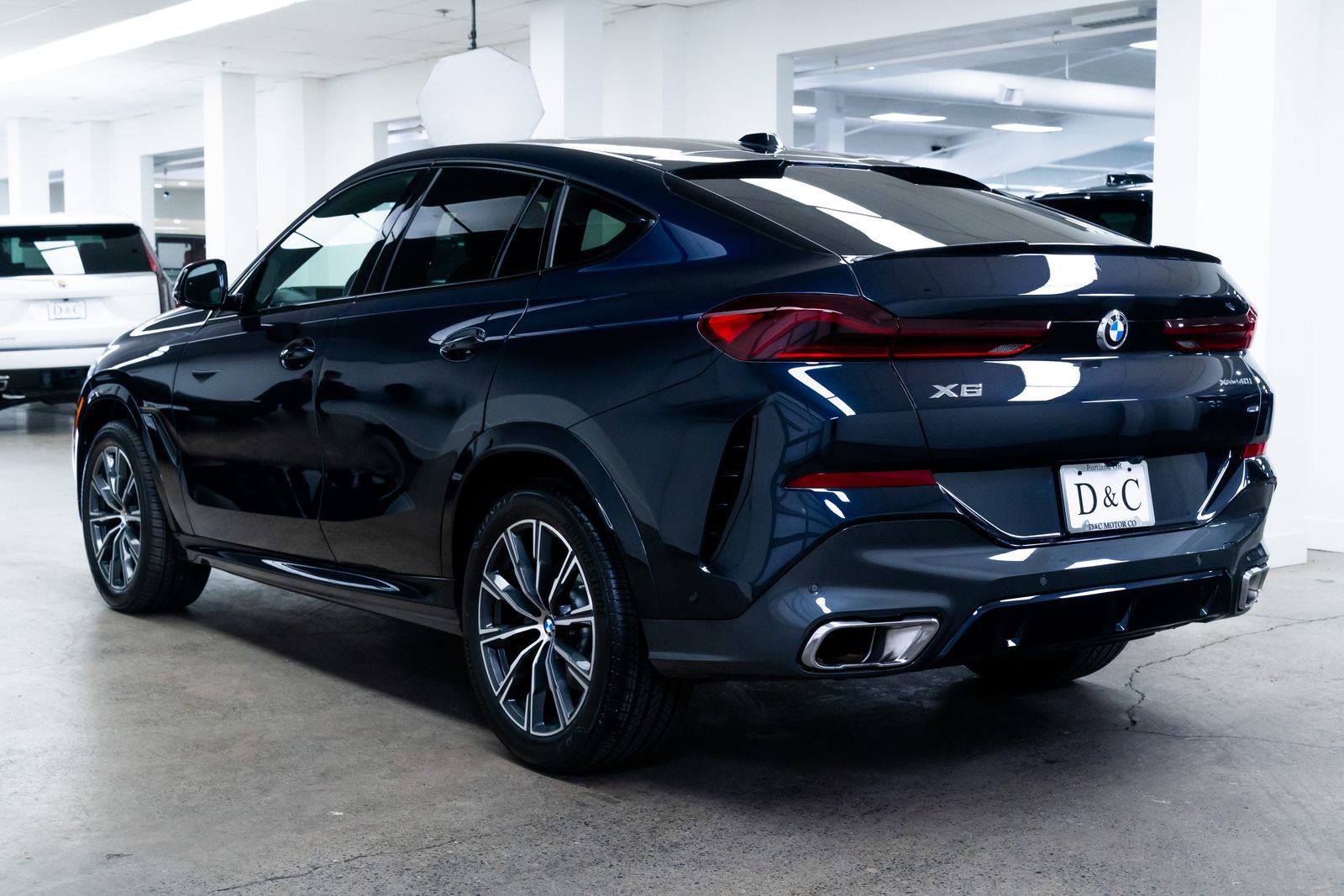 Used 2026 BMW X6 xDrive40i w/ Climate Comfort Package image 4