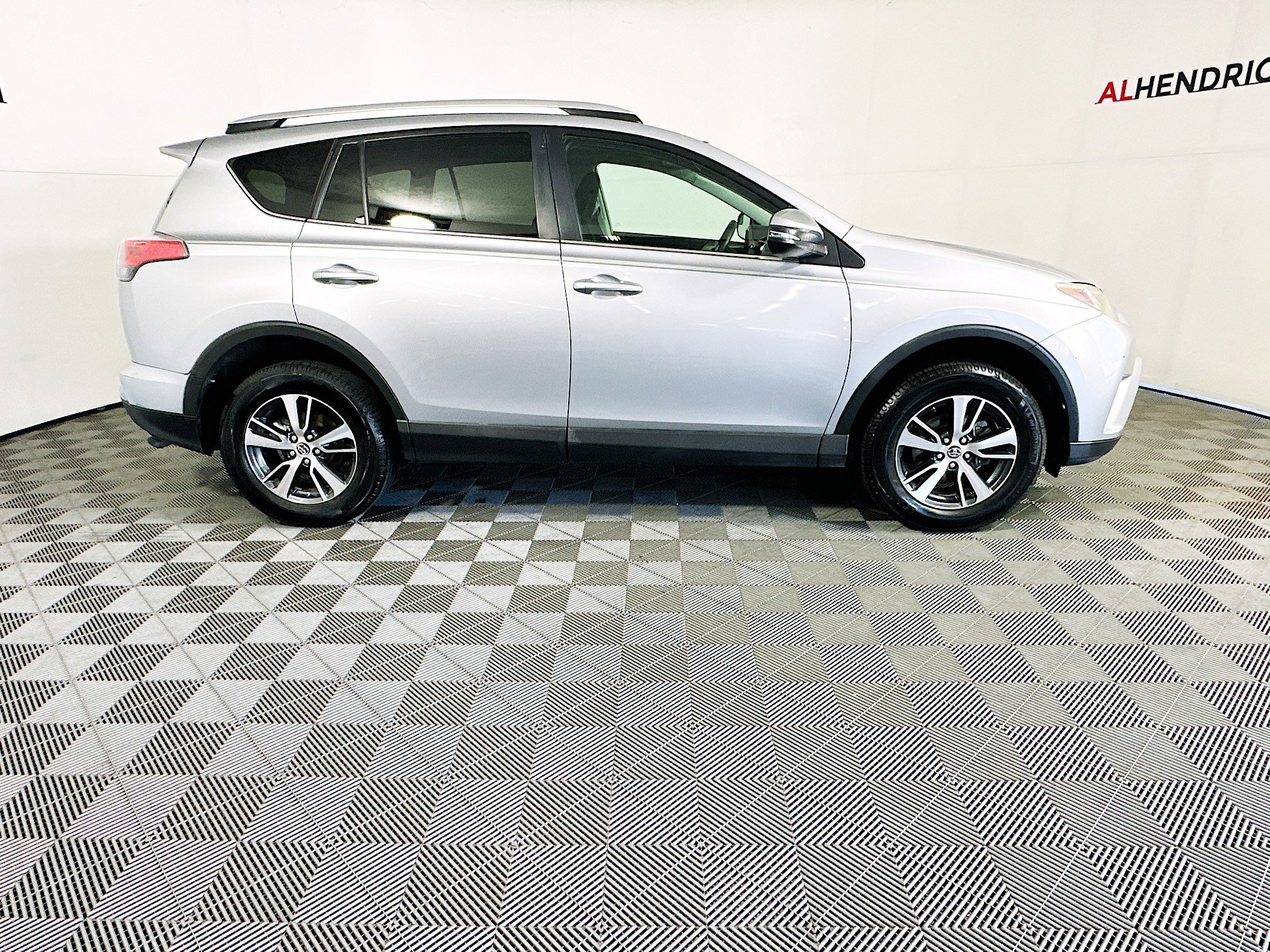 Used 2016 Toyota RAV4 XLE image 2
