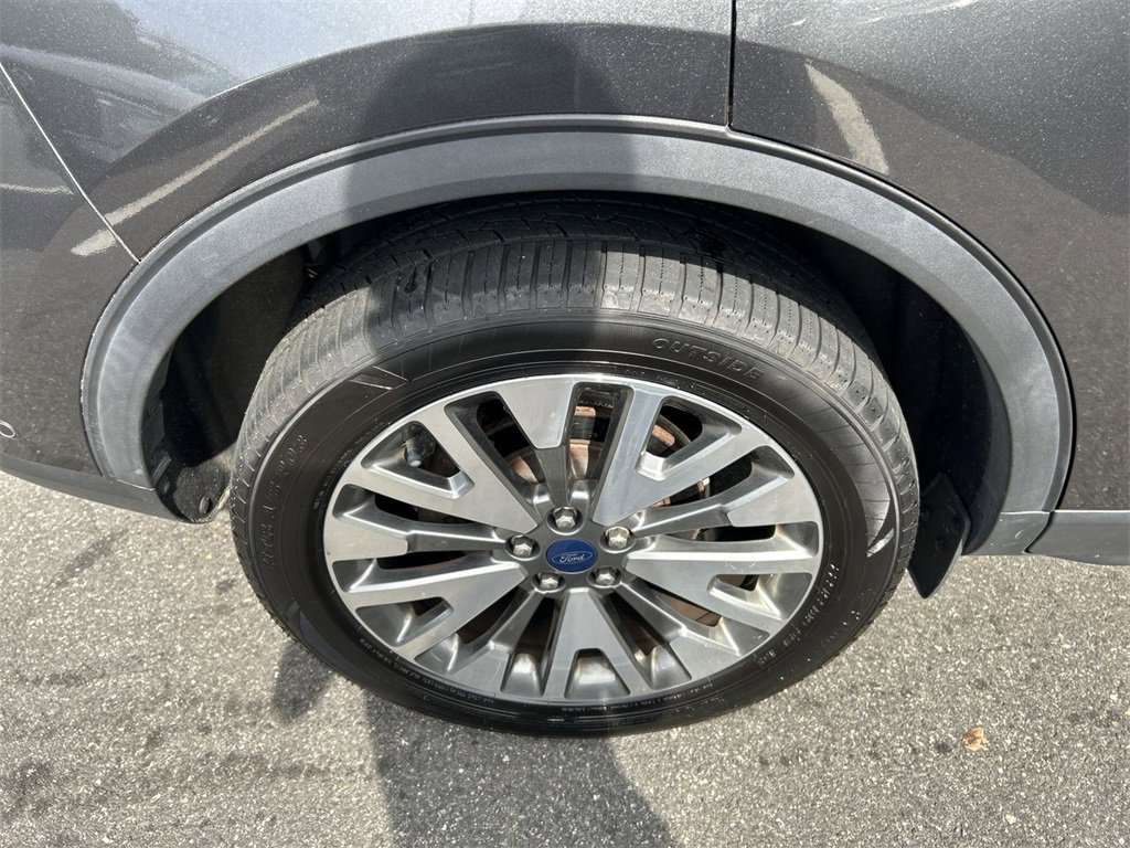 Used 2020 Ford Escape Titanium image 12