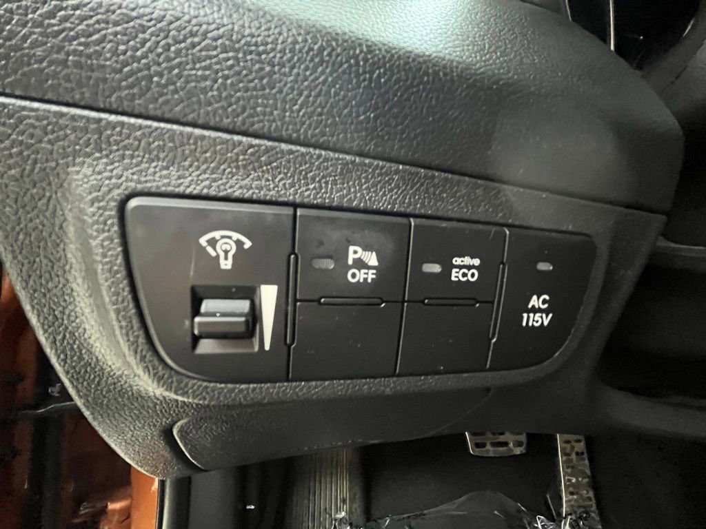 Used 2012 Hyundai Veloster w/ Style Pkg image 28