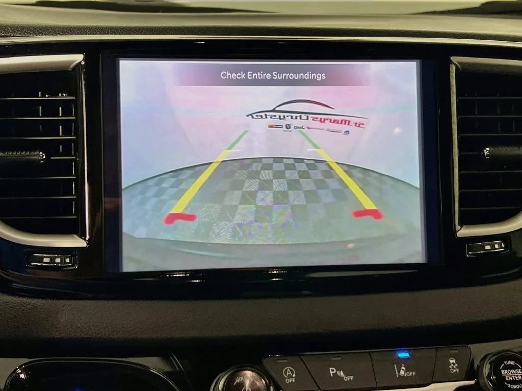 Used 2026 Chrysler Pacifica Select FWD image 14