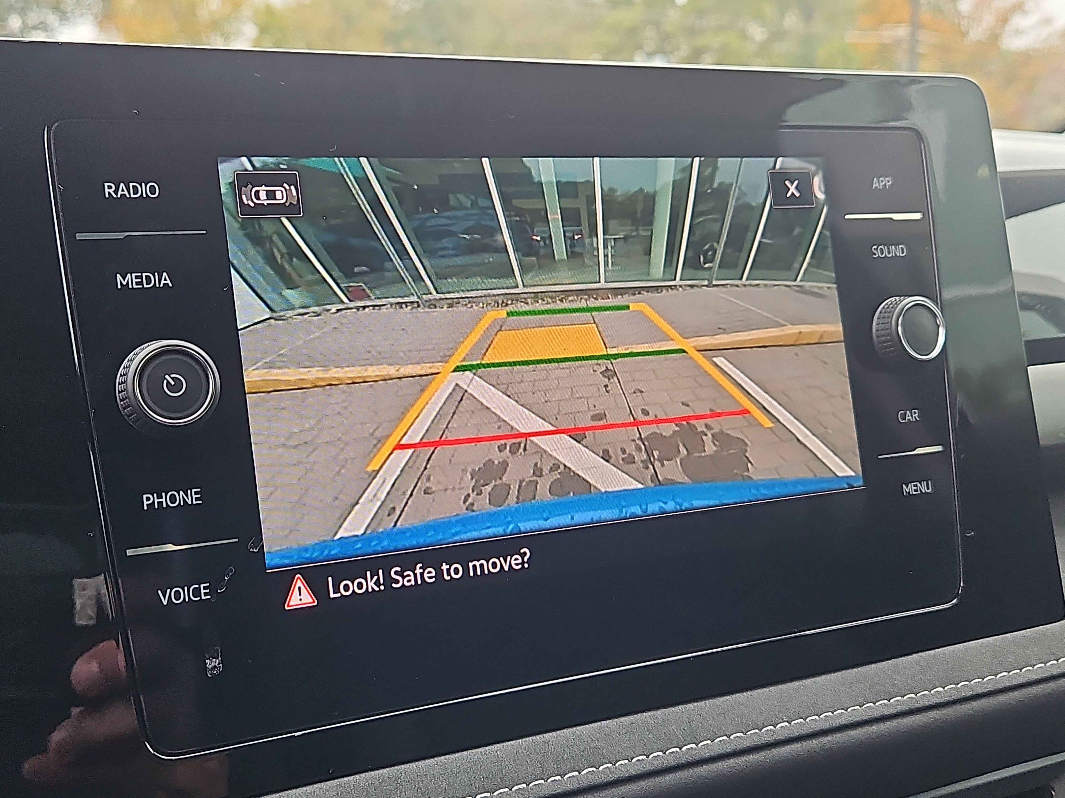 Certified 2025 Volkswagen Taos SE image 10