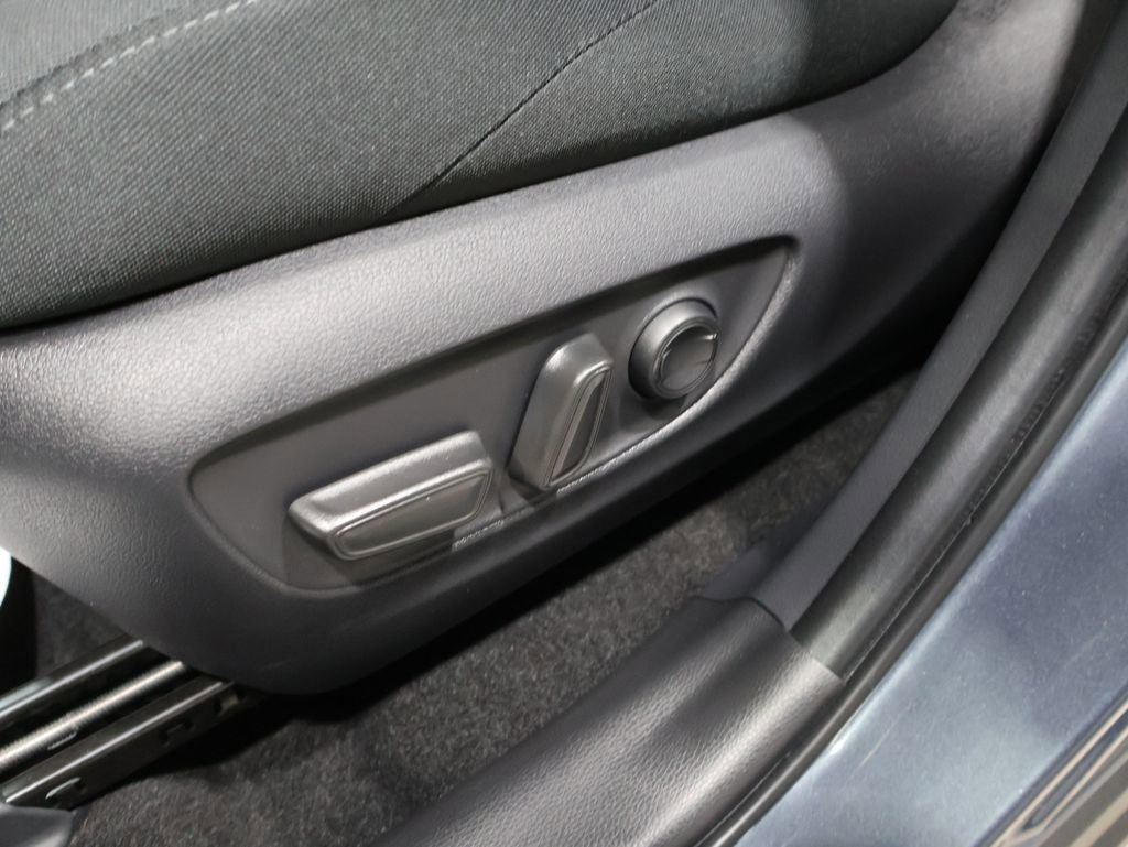 Used 2024 Toyota Venza LE image 12