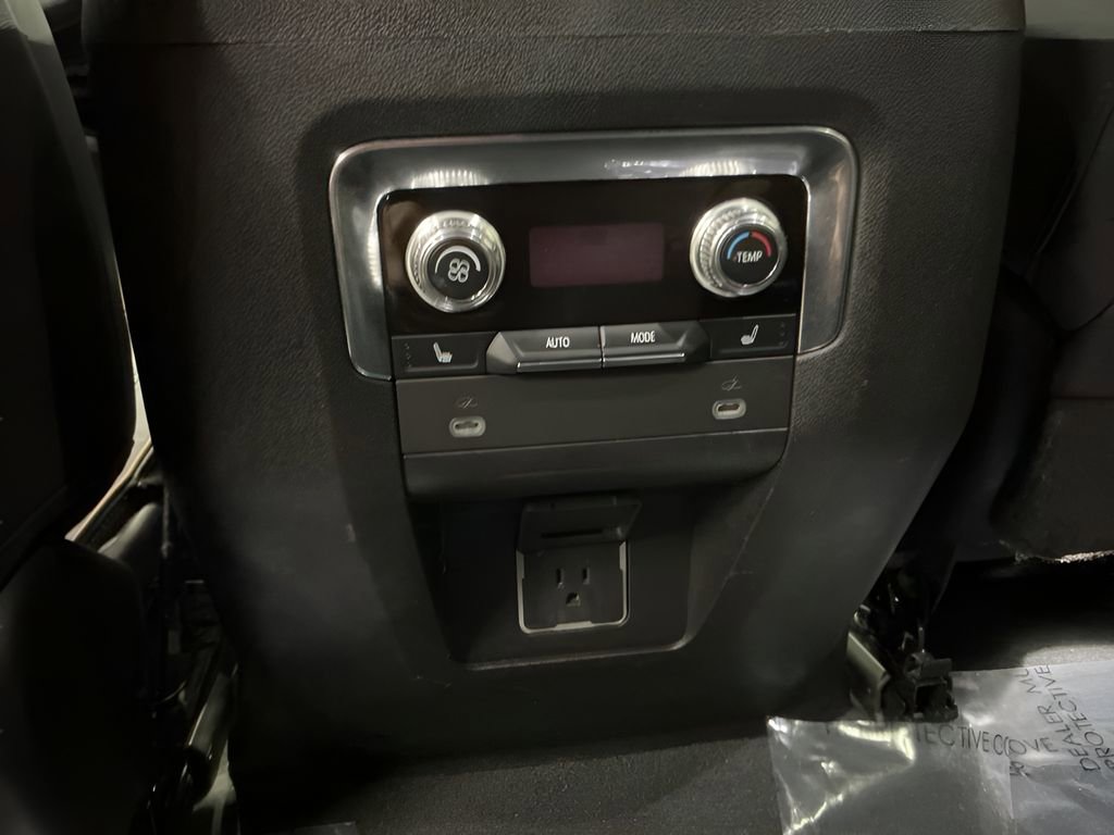 Used 2022 GMC Yukon AT4 image 24