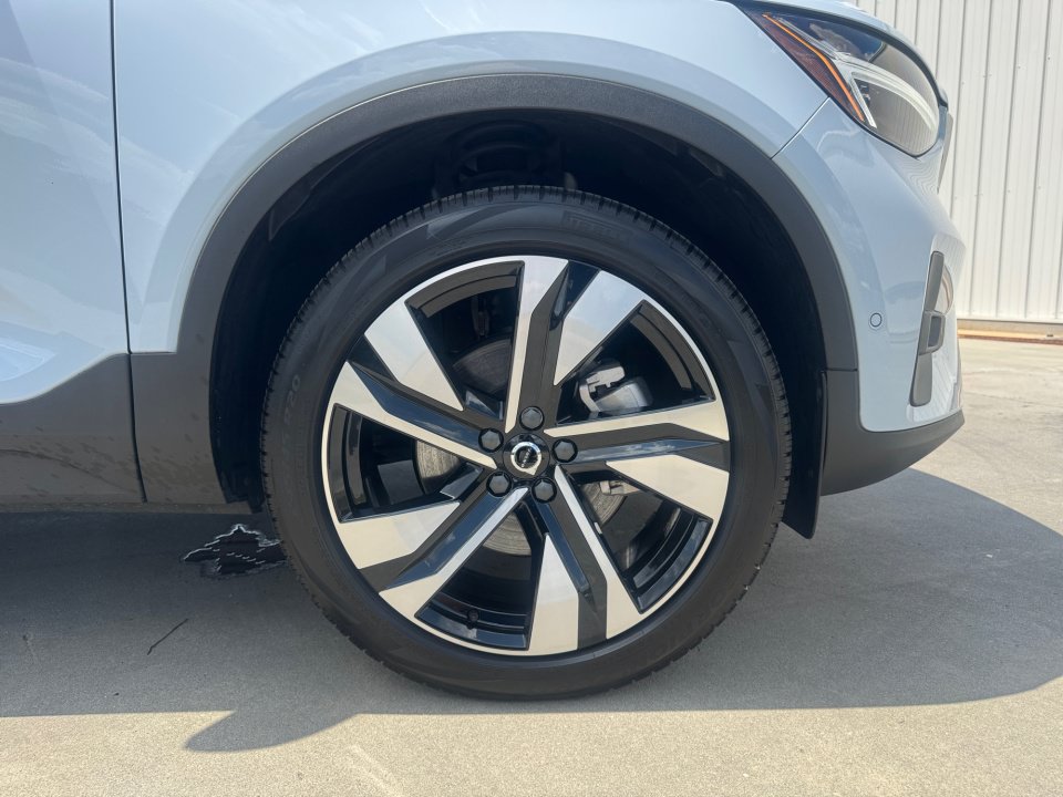 Certified 2025 Volvo XC40 B5 Ultra AWD/4WD image 25