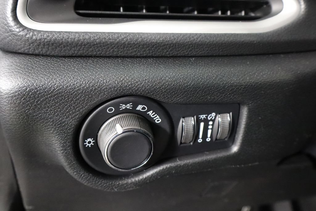 New 2027 Chrysler Pacifica Select FWD image 24