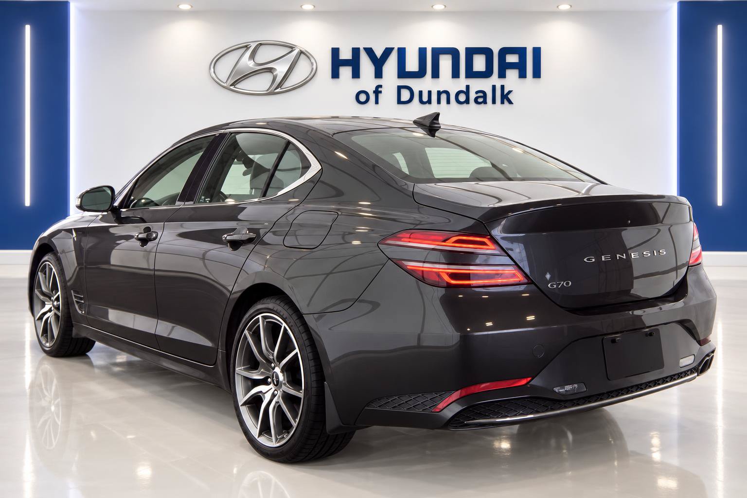 Used 2023 Genesis G70 2.0T RWD image 2
