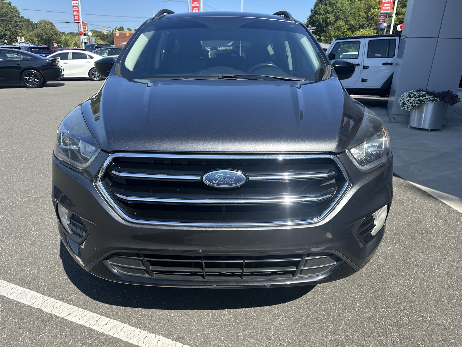 Used 2018 Ford Escape SE w/ SE Sport Appearance Package AWD/4WD image 3