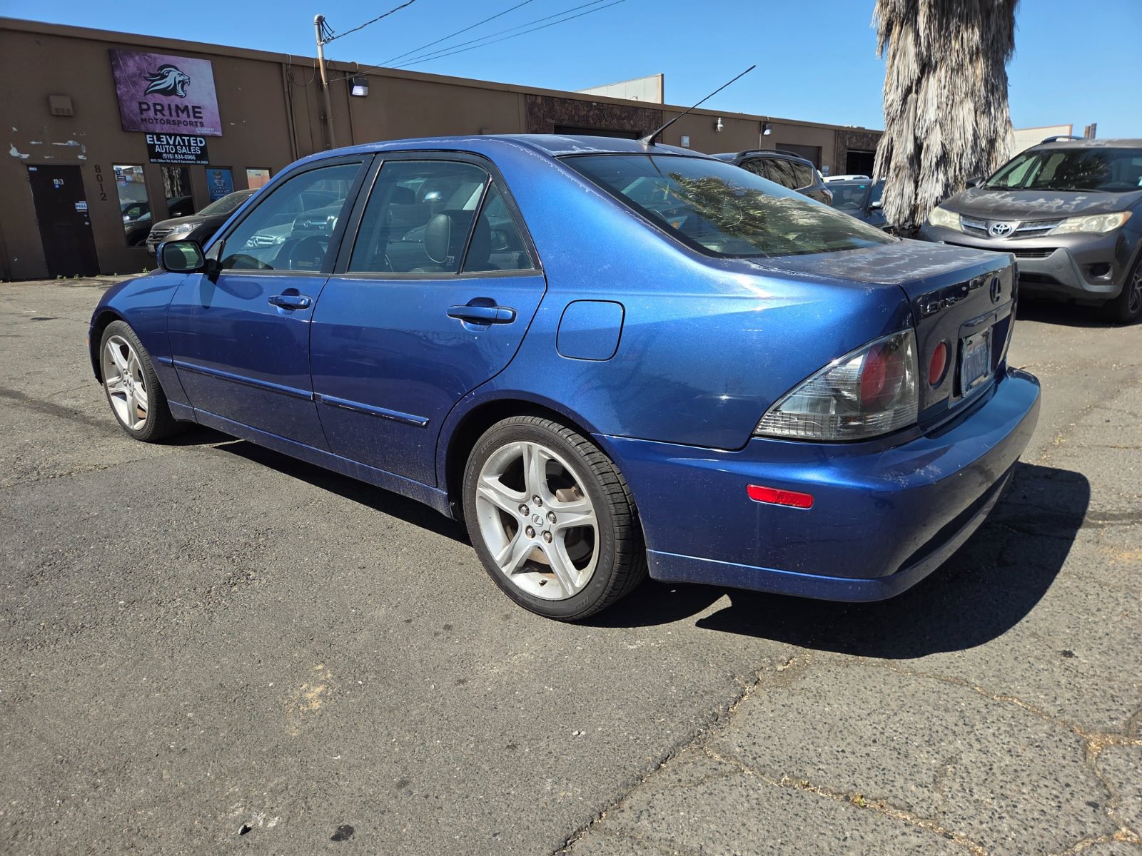 Used 2003 Lexus IS 300 RWD image 2