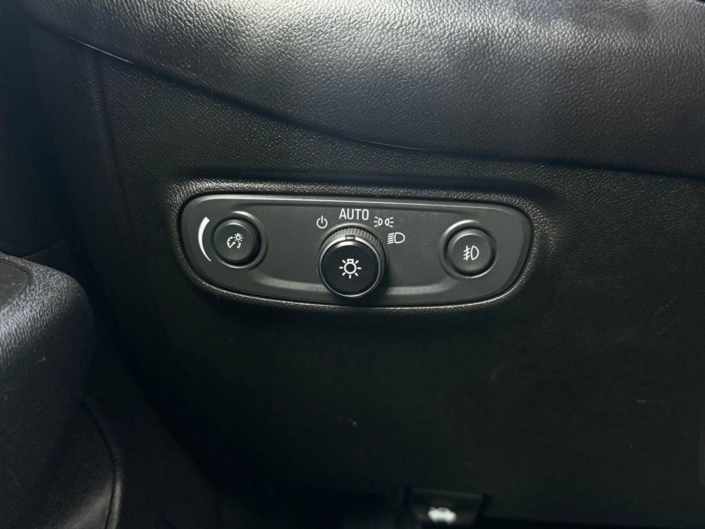 Used 2020 Chevrolet Equinox LT w/ Sport Edition image 17