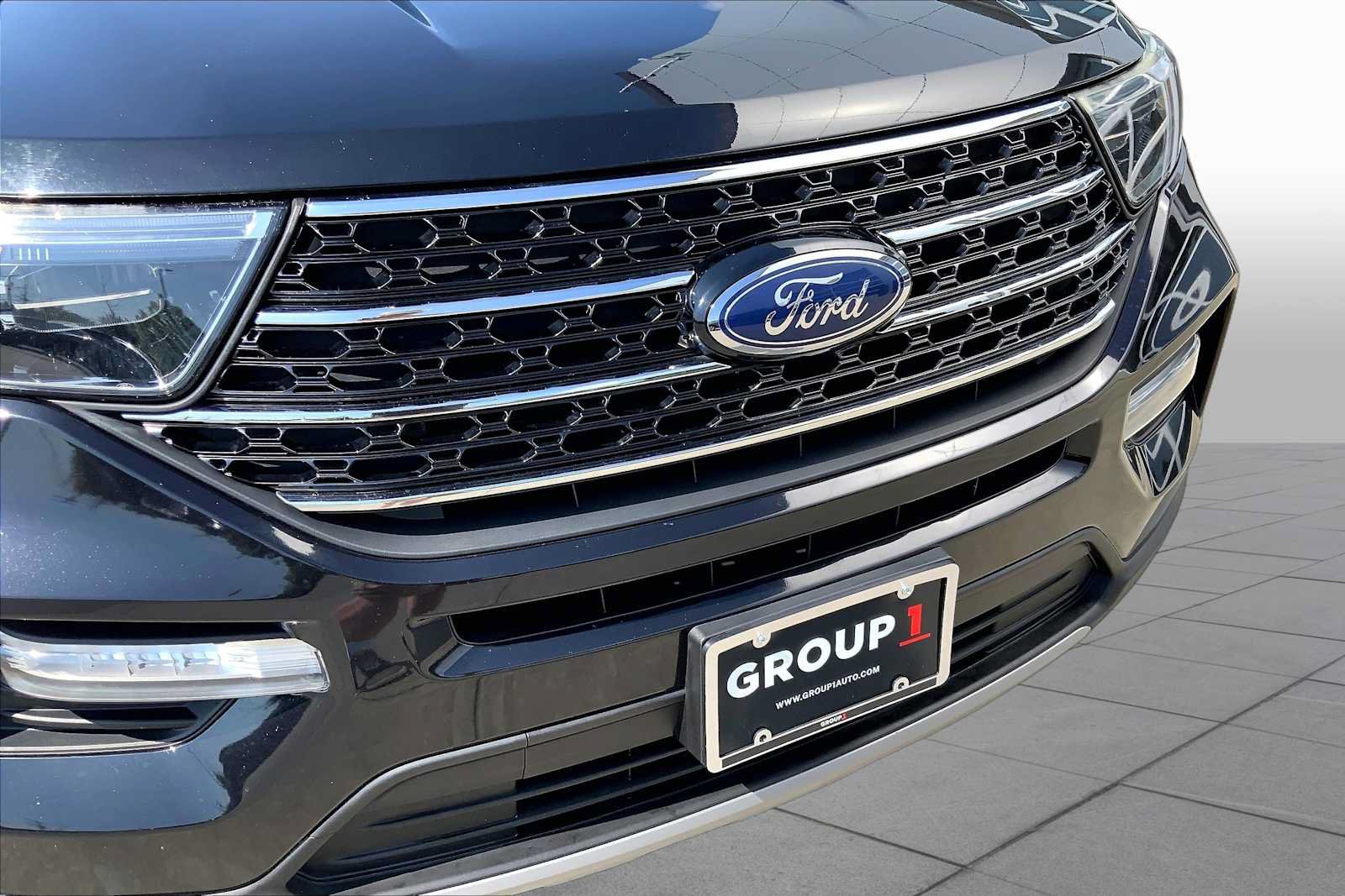 Used 2020 Ford Explorer XLT w/ Equipment Group 202A AWD/4WD image 32
