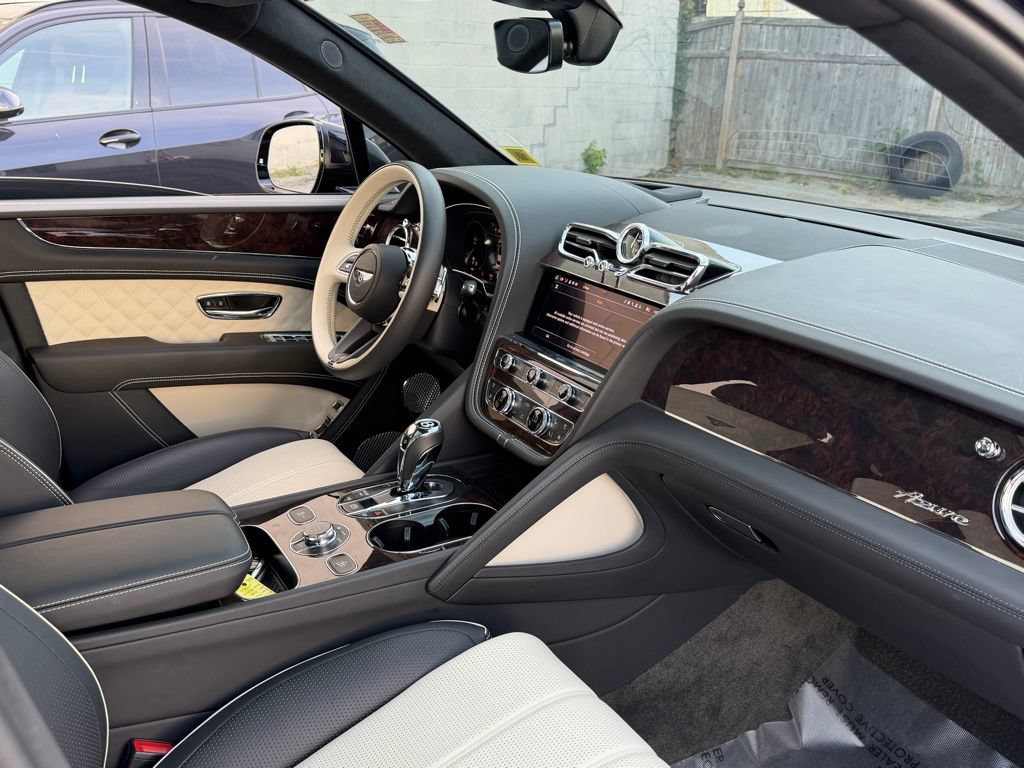 Used 2023 Bentley Bentayga AWD/4WD image 9