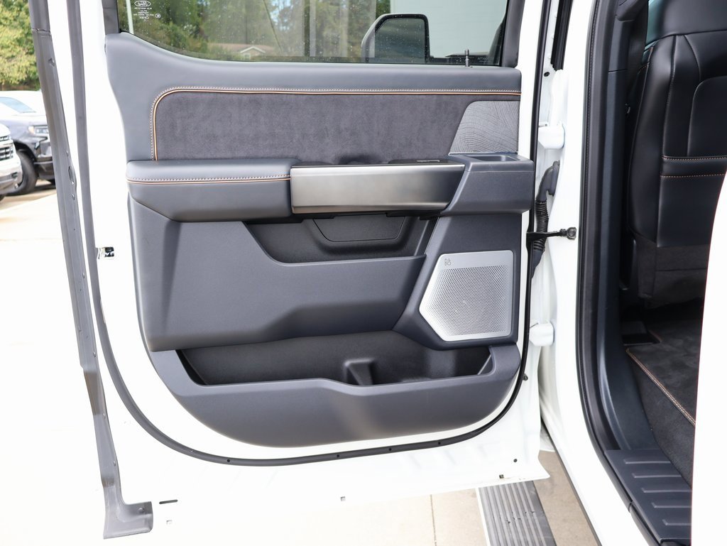 Used 2023 Ford F450 Platinum w/ FX4 Off-Road Package image 32