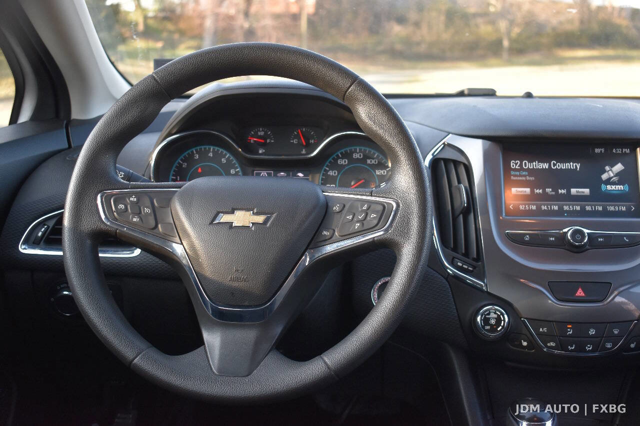 Used 2017 Chevrolet Cruze LT w/ Convenience Package image 19