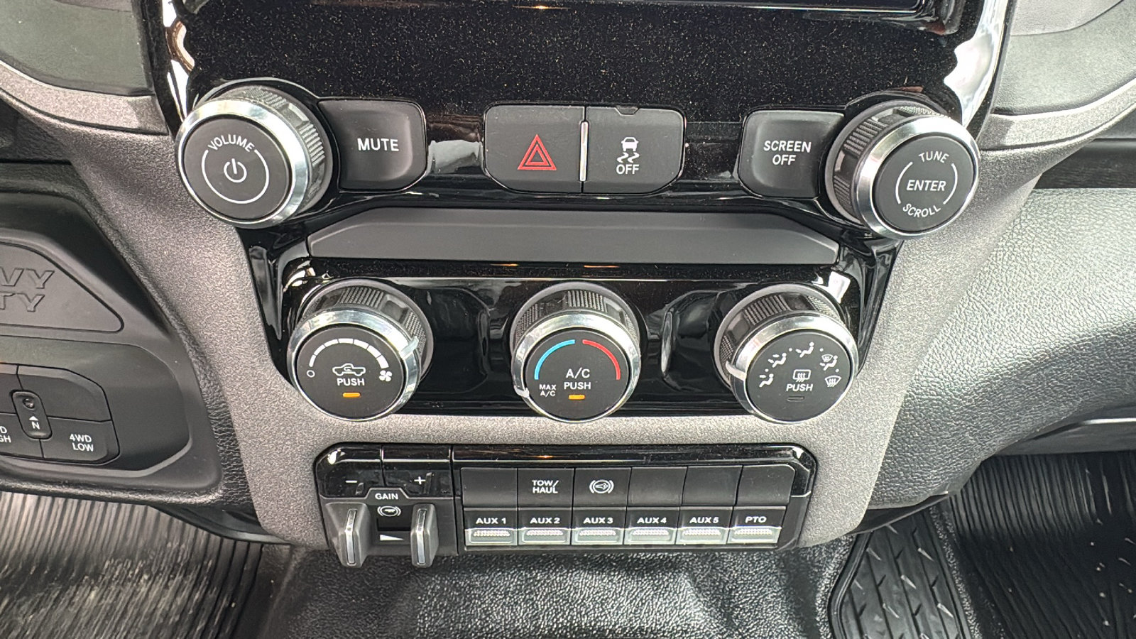 New 2026 RAM 5500 Tradesman w/ Chrome Appearance Group AWD/4WD image 18