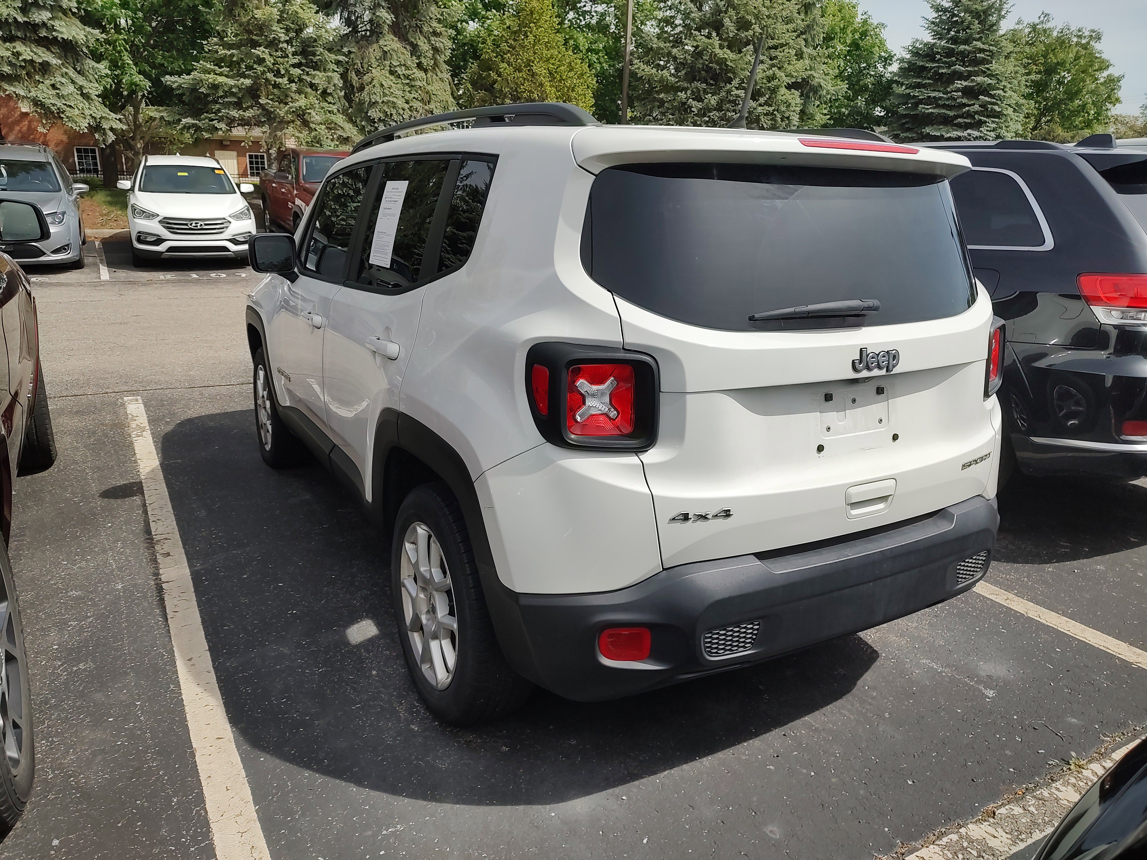 Used 2019 Jeep Renegade Sport w/ Sport Appearance Group AWD/4WD image 4