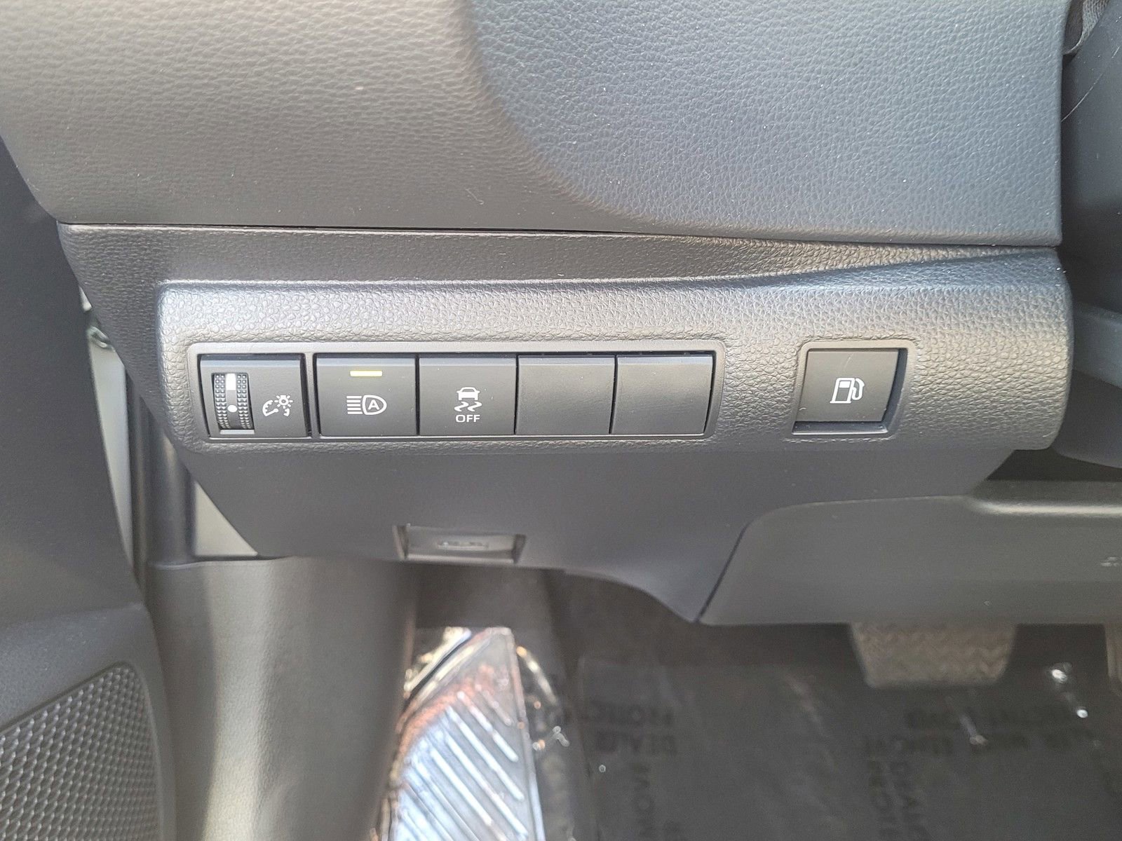 Used 2024 Toyota Corolla SE w/ SE Package image 18