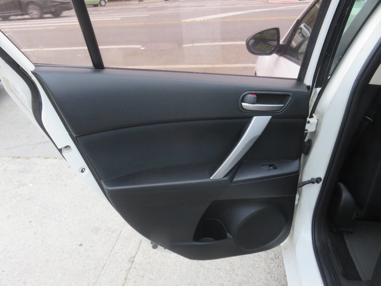 Used 2011 MAZDA MAZDA3 s Sport w/ Tech Pkg FWD image 25
