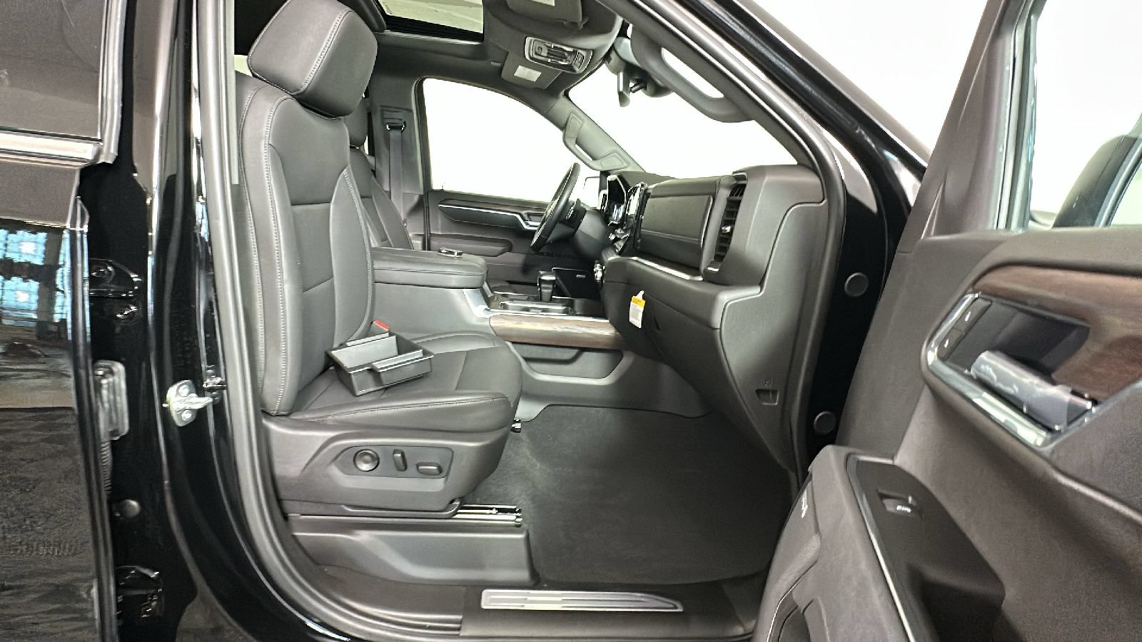 New 2026 GMC Sierra 1500 SLT w/ SLT Premium Plus Package AWD/4WD image 32