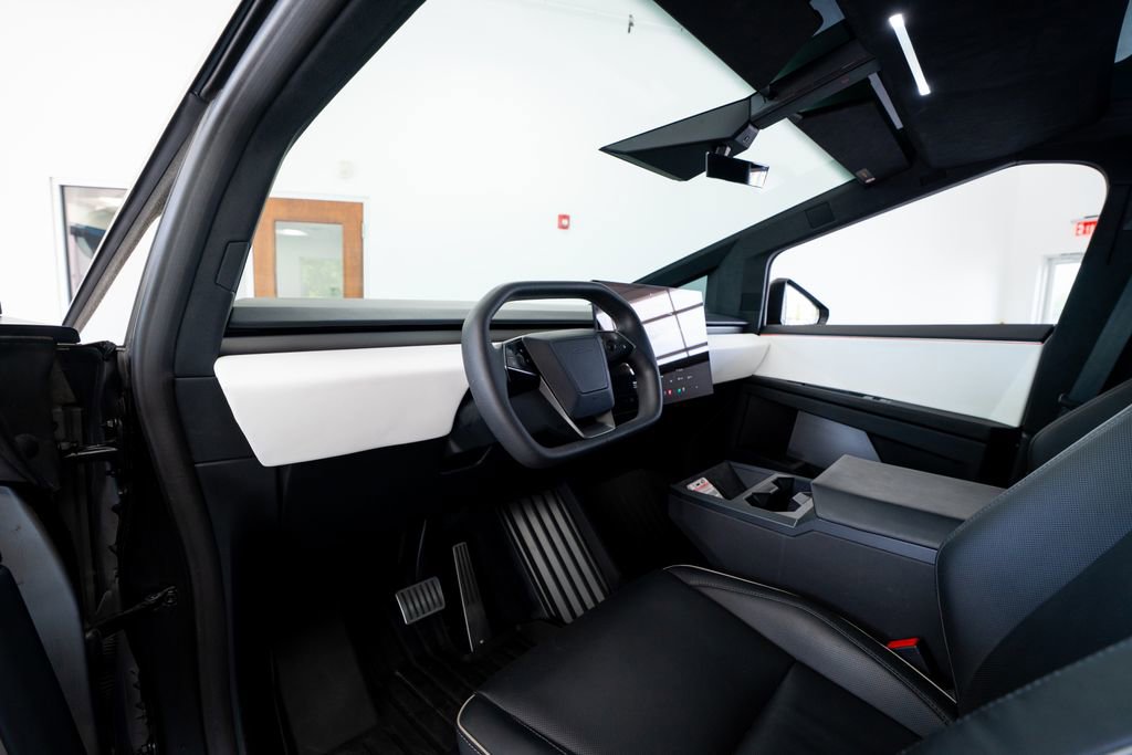 Used 2024 Tesla Cybertruck AWD Crew Cab image 19