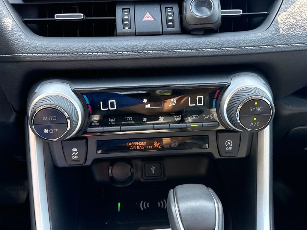 Used 2022 Toyota RAV4 XLE Premium image 23