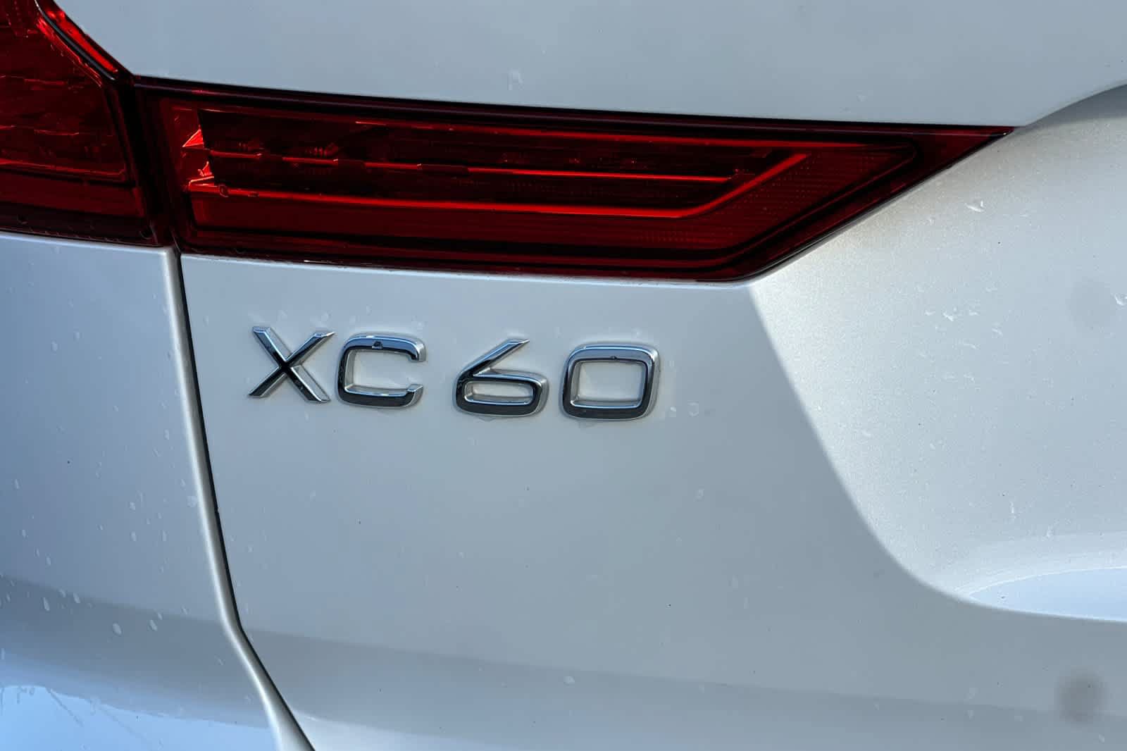 Used 2023 Volvo XC60 B5 Plus AWD/4WD image 24