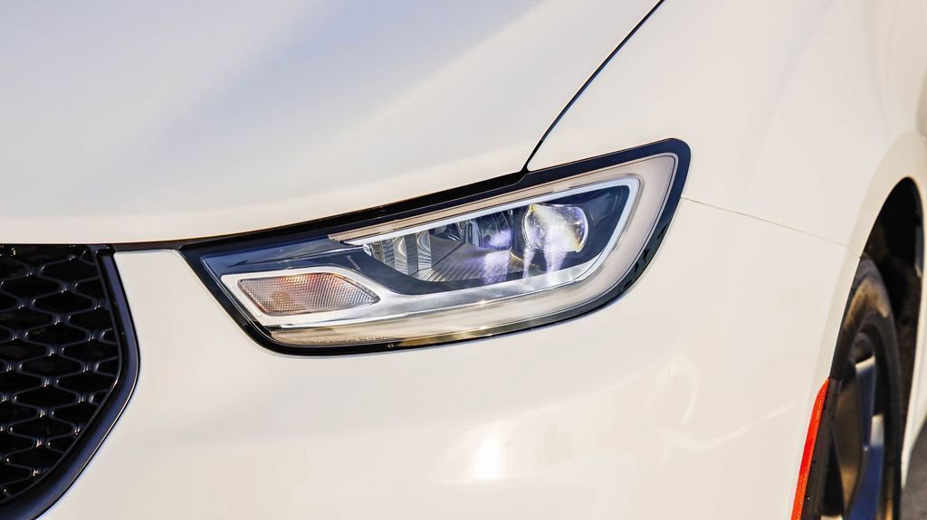 New 2026 Chrysler Pacifica Select w/ S Appearance Package image 5