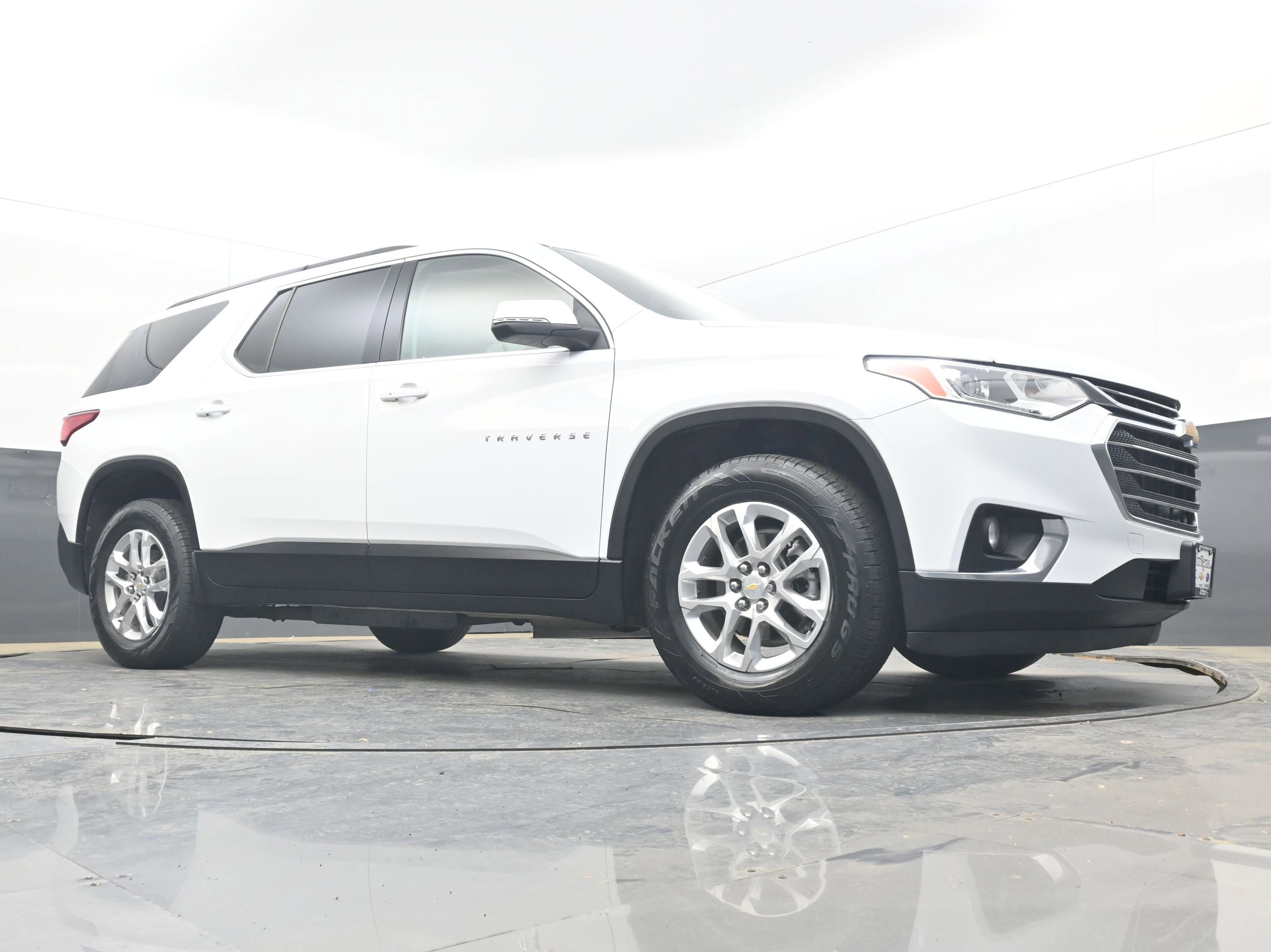 Used 2021 Chevrolet Traverse LT image 23