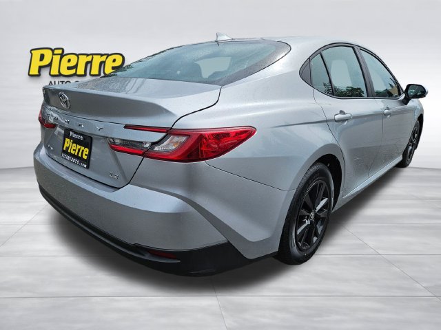Used 2025 Toyota Camry LE FWD image 5