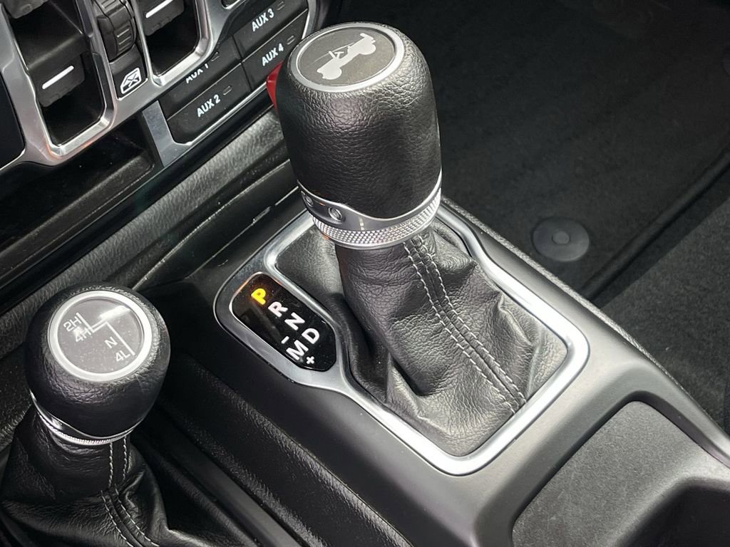 Used 2024 Jeep Wrangler Sahara image 15