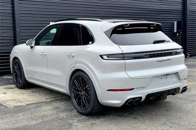 New 2025 Porsche Cayenne GTS image 3