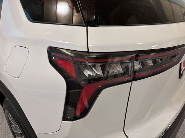 Used 2026 Chevrolet Equinox LT image 12