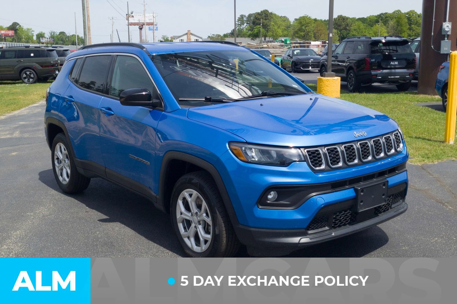 Used 2024 Jeep Compass Latitude AWD/4WD image 4