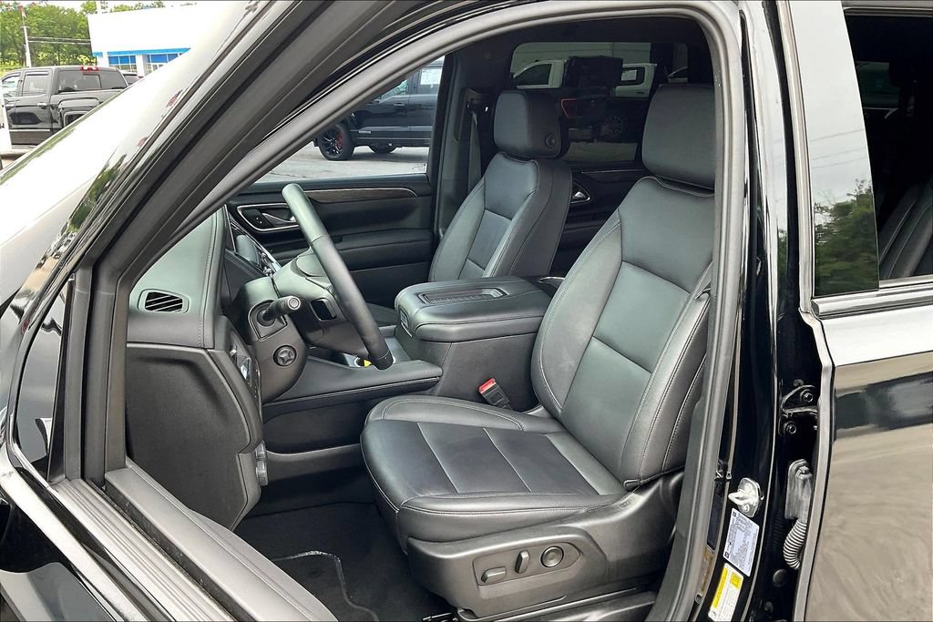 Used 2024 Chevrolet Tahoe Z71 w/ Luxury Package AWD/4WD image 23
