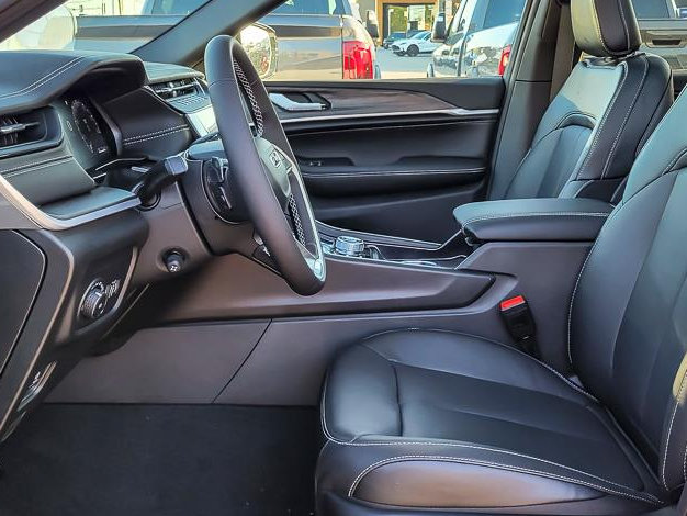New 2027 Jeep Grand Cherokee L Limited AWD/4WD image 9