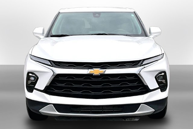 Used 2025 Chevrolet Blazer LT FWD image 2