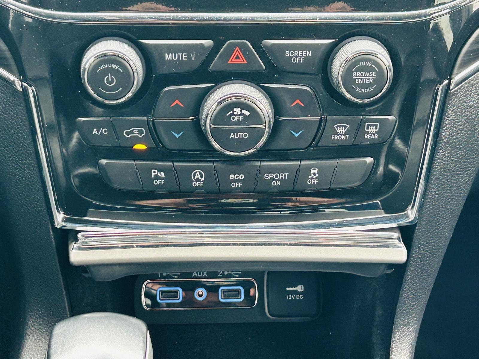 Used 2021 Jeep Grand Cherokee Limited w/ Sun & Sound Group image 21