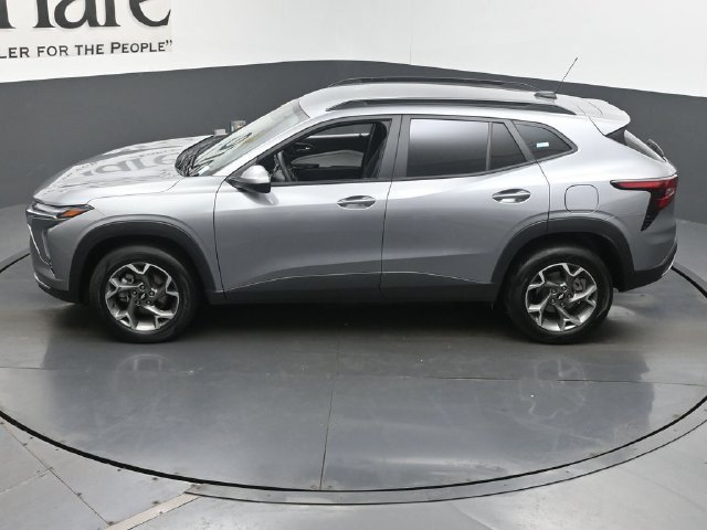 Used 2025 Chevrolet Trax LT FWD image 48