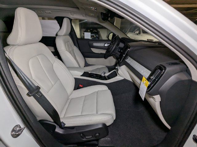 New 2026 Volvo XC40 B5 Plus w/ Climate Package AWD/4WD image 31