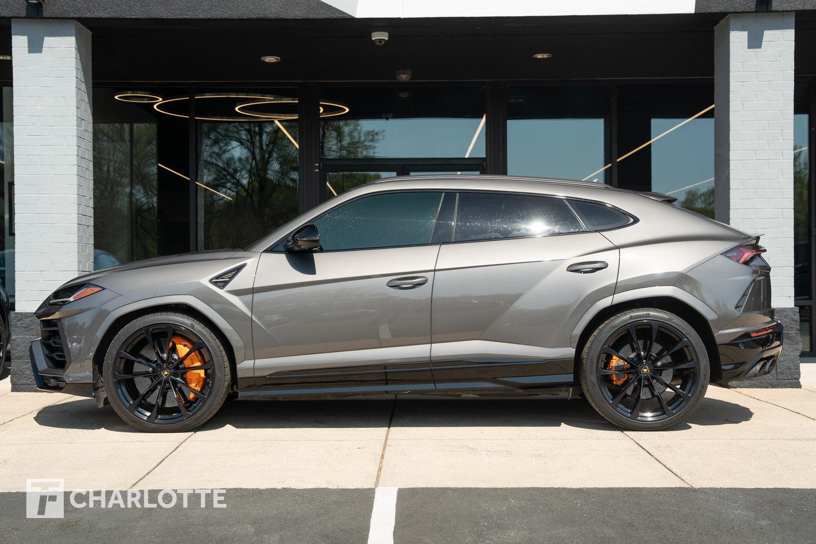 Used 2021 Lamborghini Urus AWD/4WD image 1