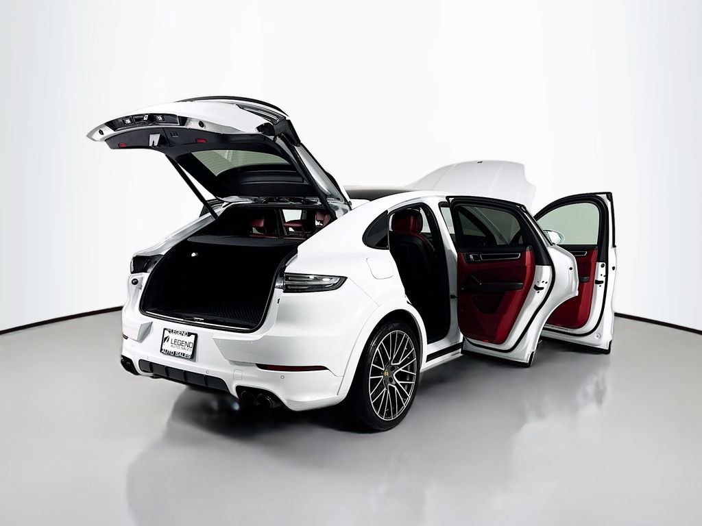 Used 2022 Porsche Cayenne GTS image 28