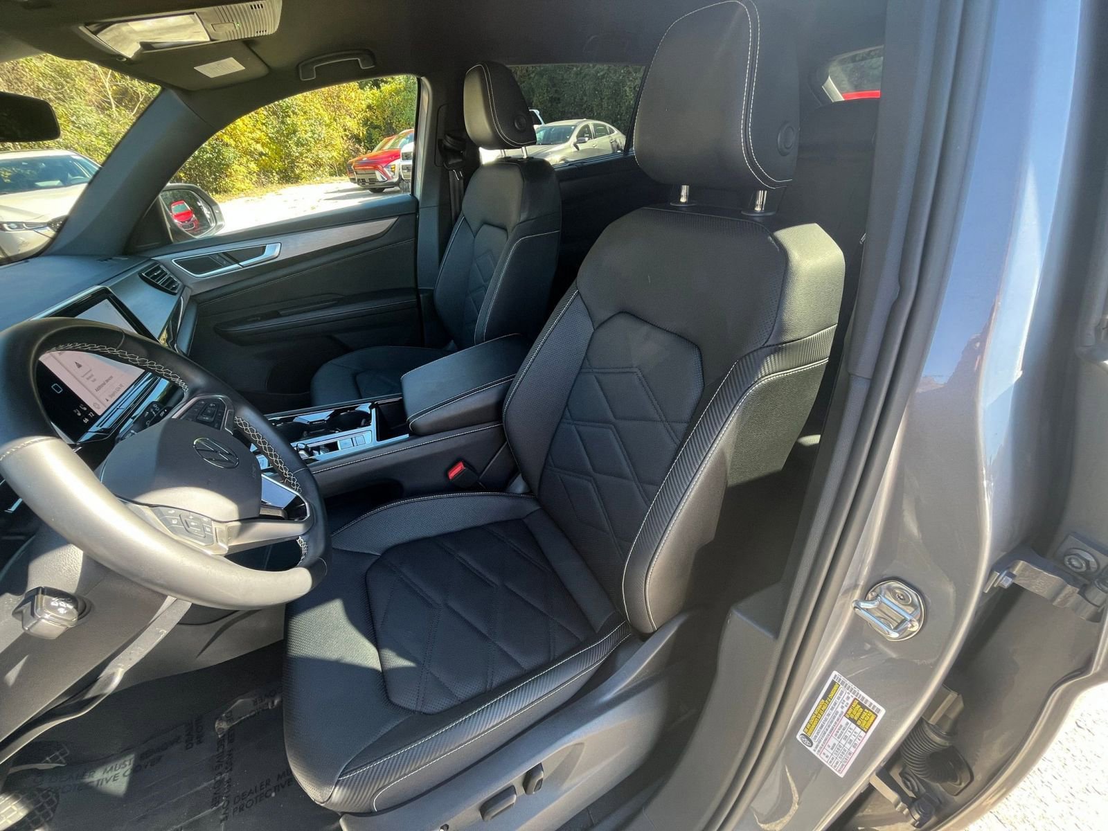 Used 2025 Volkswagen Atlas Cross Sport SE image 31