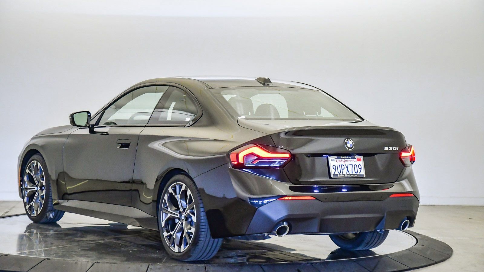 Used 2025 BMW 230i Coupe w/ Convenience Package image 2
