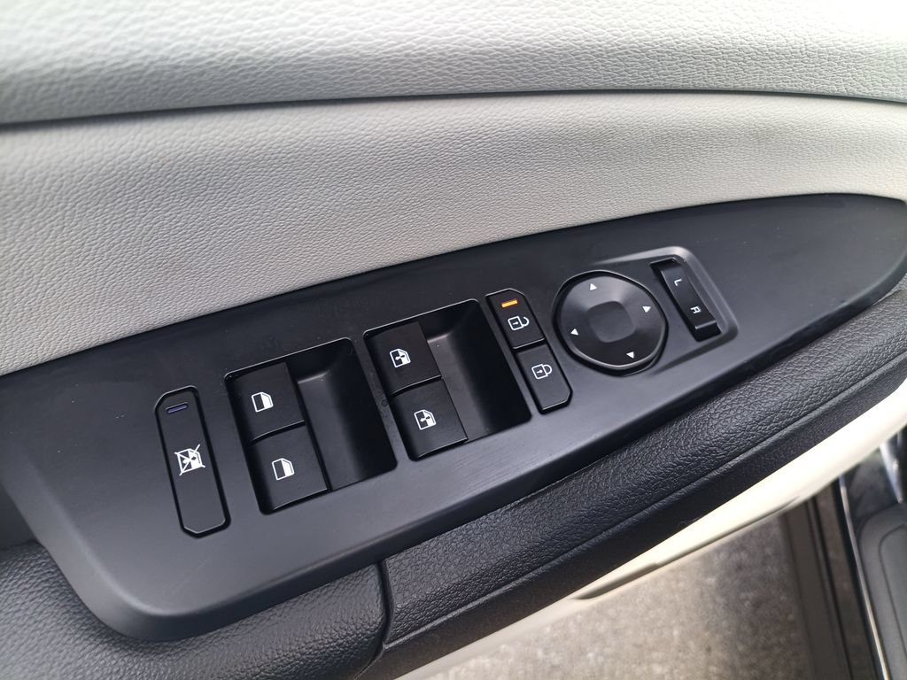 Used 2026 Kia Sportage EX FWD image 13