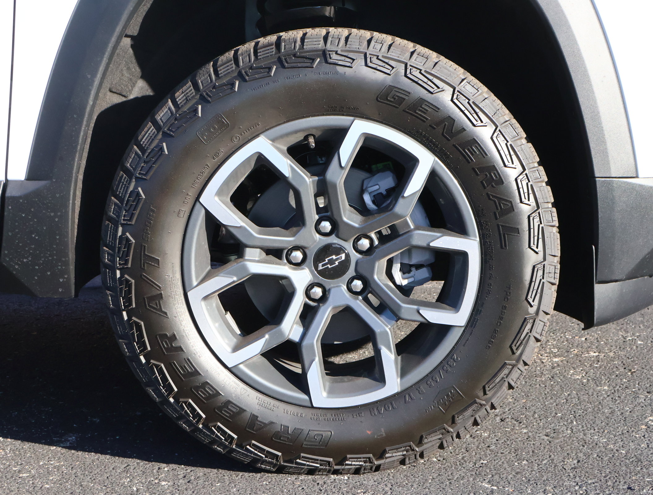 New 2026 Chevrolet Equinox ACTIV w/ Convenience Package III image 25