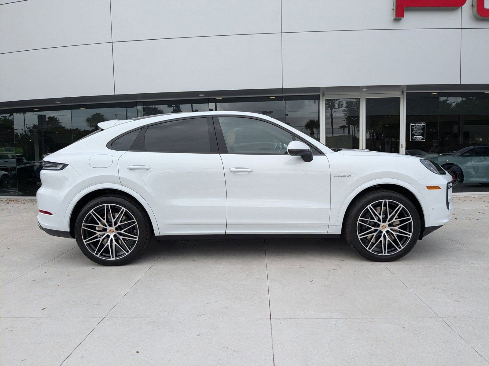 Certified 2025 Porsche Cayenne E-Hybrid image 9